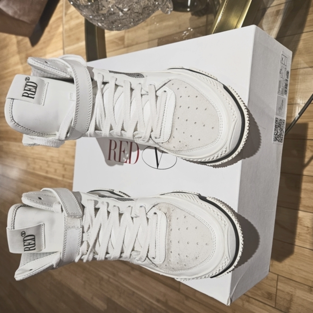 RED Valentino